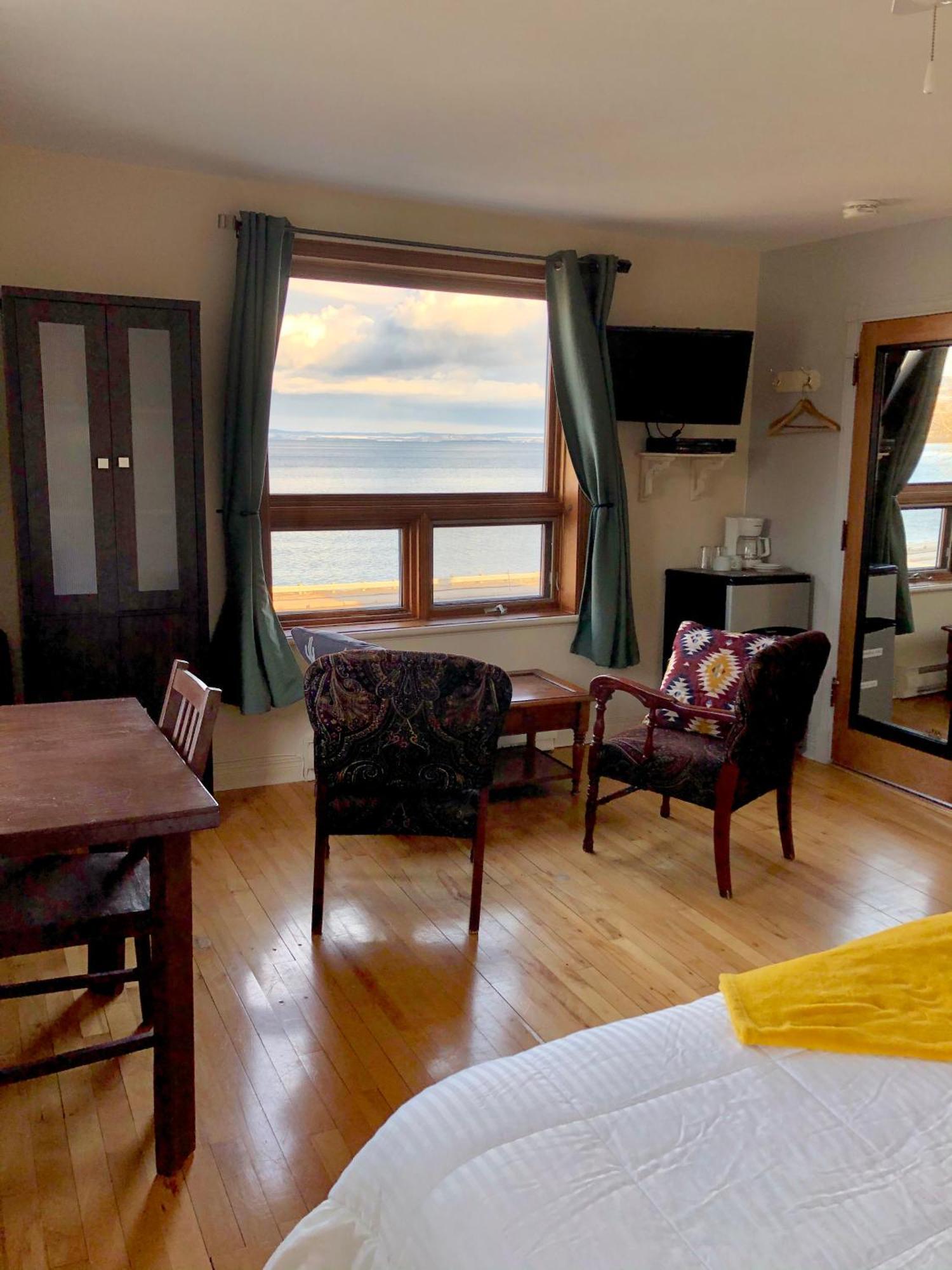 Les Pinsons Des Rives Bed & Breakfast La Malbaie Phòng bức ảnh